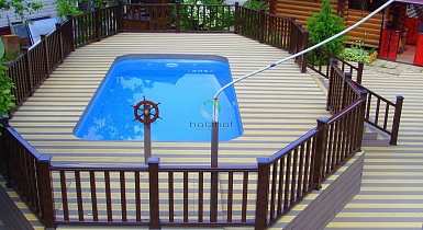 Террасная доска на участке загородного дома, в поселке Бекасово, Московской области. Террасная доска на участке загородного дома, в поселке Бекасово, Московской области.