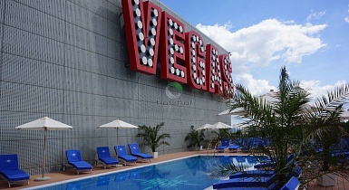 Зона отдыха с бассейном на крыше Вегаса (Крокус) Зона отдыха с бассейном на крыше Вегаса (Крокус)